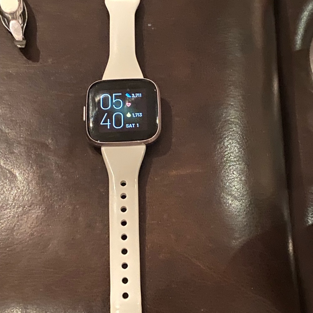 Selling my fit bit versa 2 (originally $250) selling for $80 or best offer